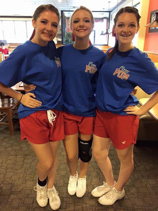 thelaurennn's tweet photo. another senior sandwich #CampEdition ✊🏼💙🐾 http://t.co/Uyn0DAdamh