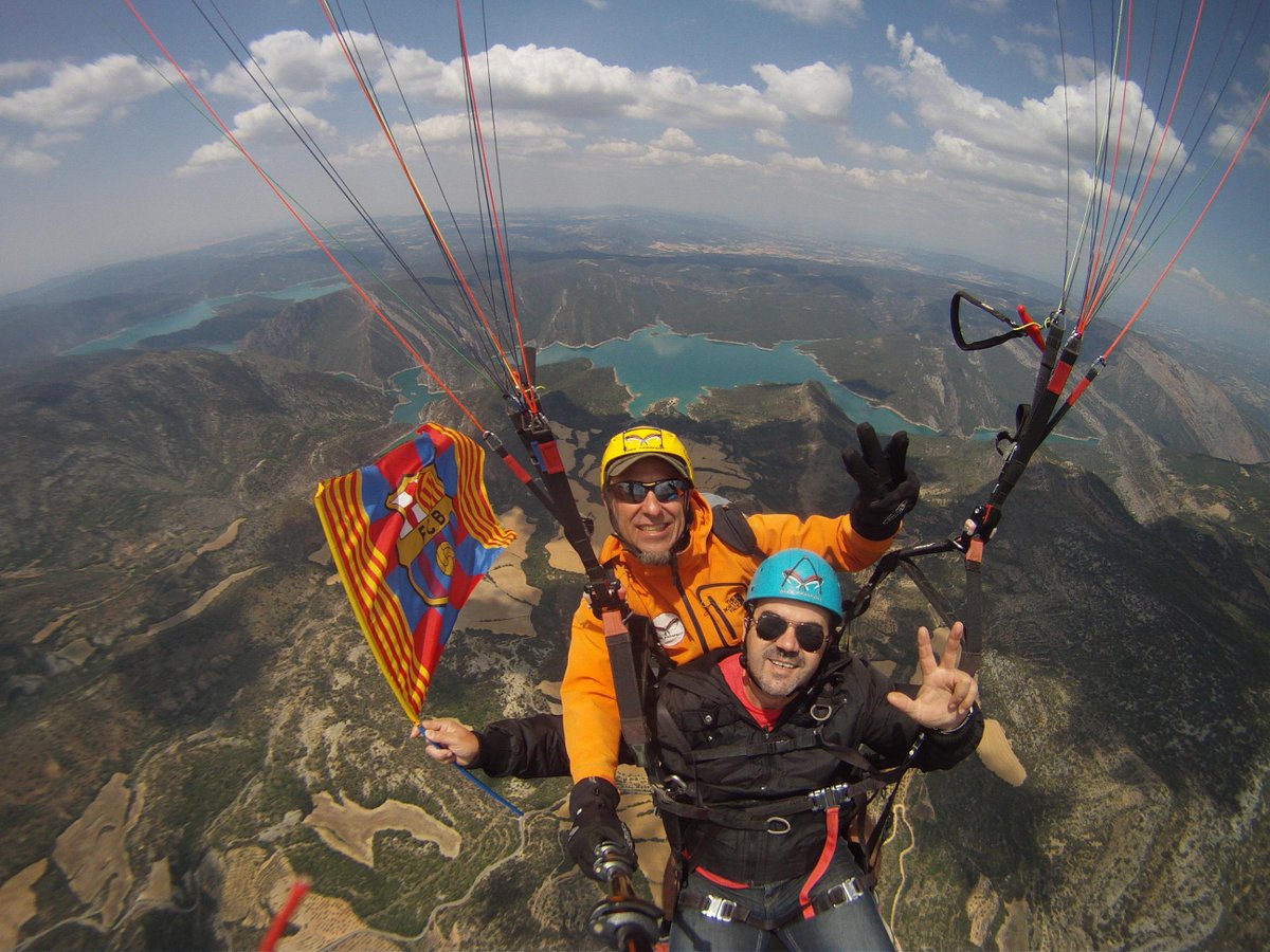 Ager_Parapent's tweet photo. http://t.co/gpS2o24fUT

¡Festejando la victoria desde el cielo! http://t.co/t1S2KCRkdL