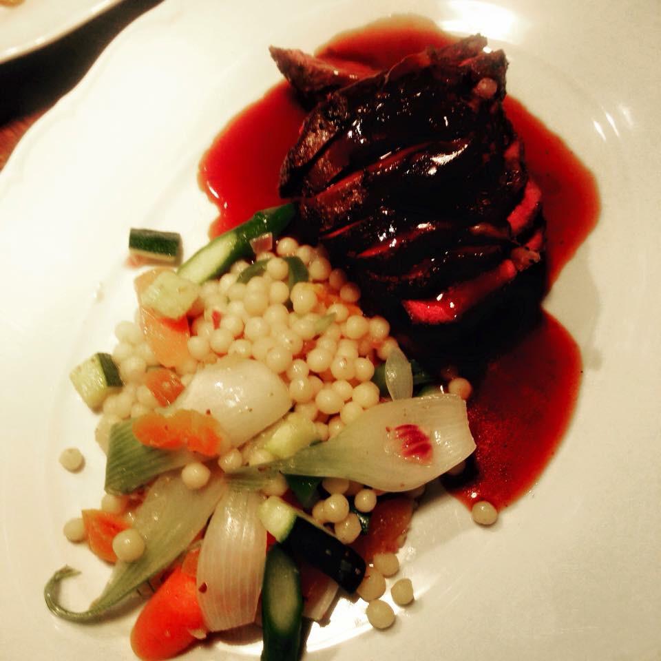 RestaurangPiast's tweet photo. Denna vecka på tavlan - lammentrecote med matvete, koriander, chili, vitlök, vårlök och timjansky. Välkomna! http://t.co/d4oM4dwsHR