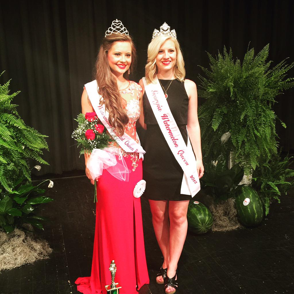 carla_penney's tweet photo. Two watermelon queens in town! #watermelonqueens #gawatermelonqueen http://t.co/KsA7l6G166