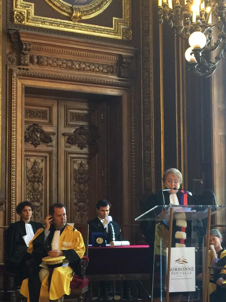 AndresReboll's tweet photo. Pdta #Bachelet recibe título "Doctorat Honoris Causa" de @SorbNouvelle a nombre del pueblo de Chile
@SorbonneParis3 http://t.co/GJW05GOLp2
