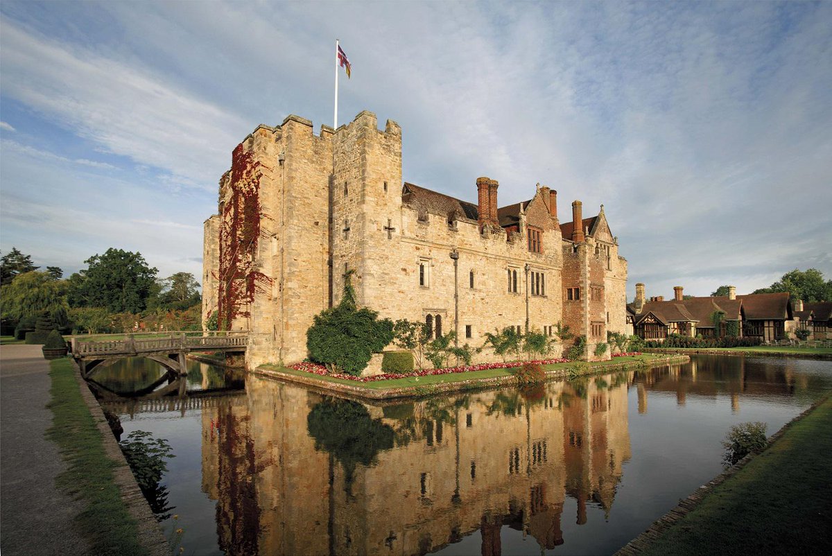 hevercastle's tweet photo. 'Hever Castle and Gardens praised by TripAdvisor and given award' via @Kent_Online http://t.co/vmxXwnh7pp #COE15 http://t.co/IQ7FGhd139
