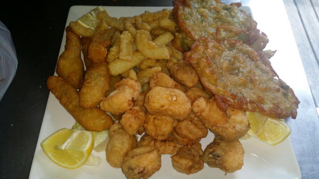 katangacopas's tweet photo. Al rico surtido de pescaito frito. ❗️❗️🐡🐟 http://t.co/KuJrZO3tVA