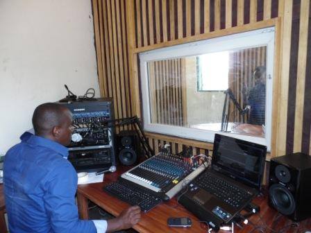 Quelques photos des travaux d'installation de Radio #Ndjokou à #Bayanga en mars dernier (photos: Richard Goutia)
