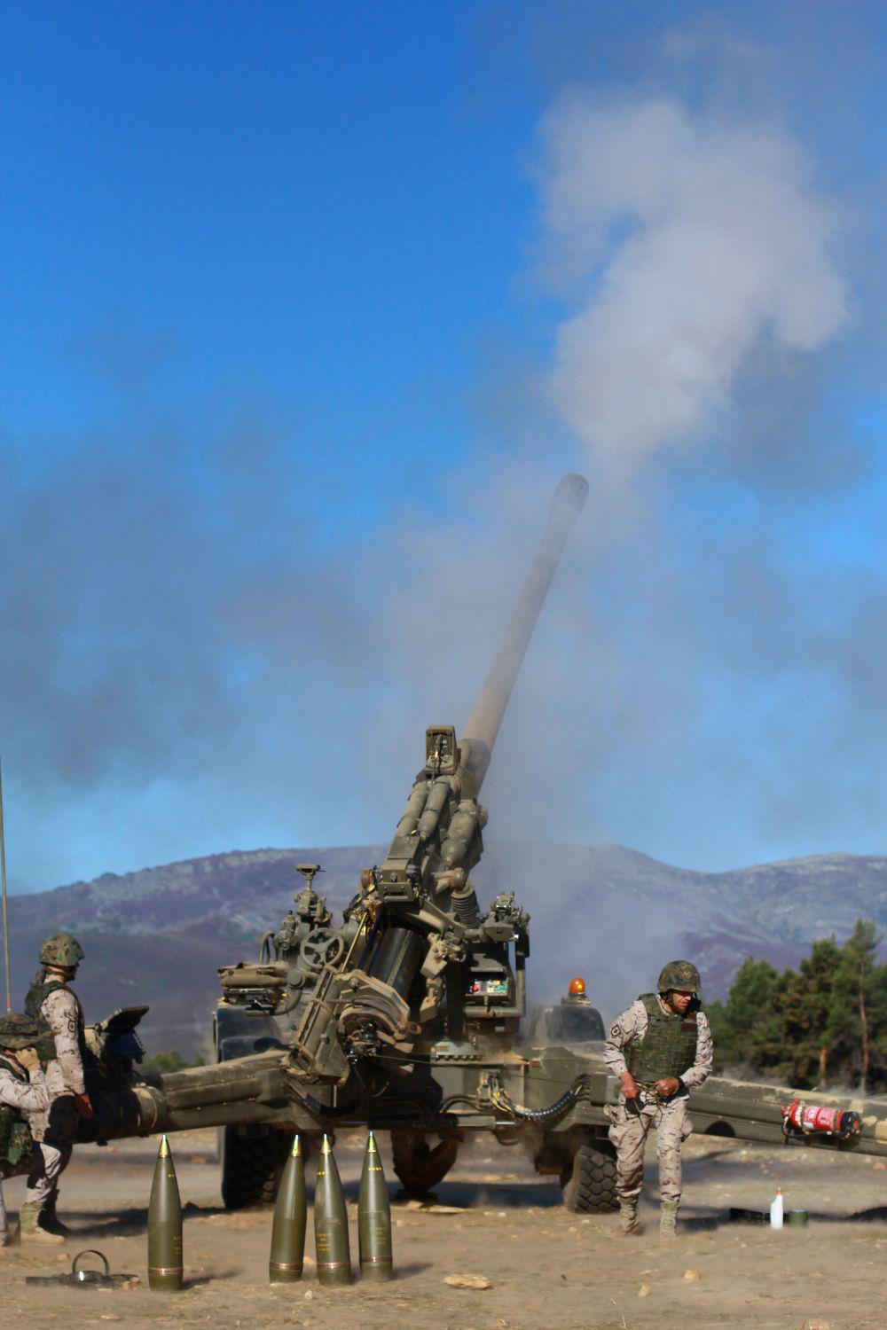 CG-MKPgUQAAIi-_.jpg:large