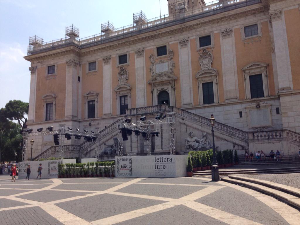 LetteratureFest's tweet photo. Stiamo allestendo Piazza del Campidoglio per la XIV ed. di @LetteratureFest. #letterature2015: http://t.co/tRXYDXYTQl http://t.co/jJ0f8GN14T