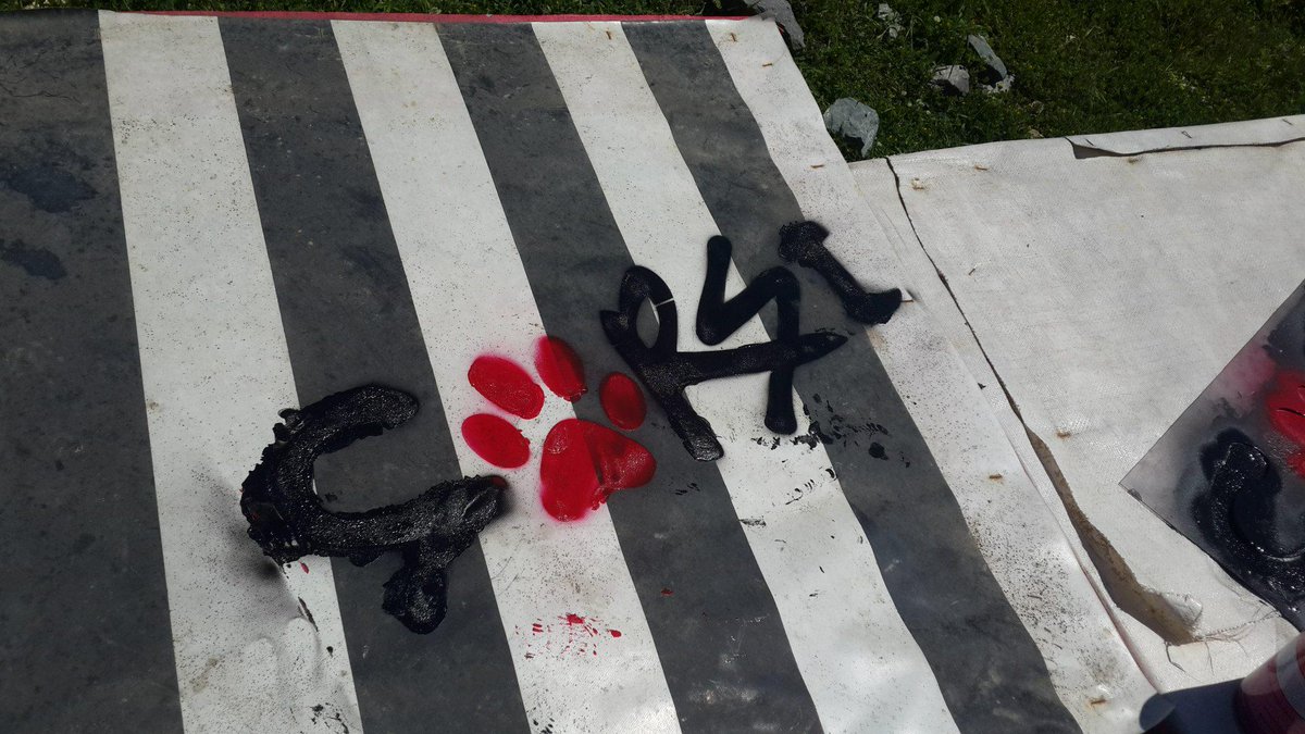 forzabesiktas's tweet photo. Köpeğe verilen kemik hayır işlemek değildir.Hayır, sen de köpek kadar açken köpekle paylaştığın kemiktir.
J. London http://t.co/O547zMcBcb