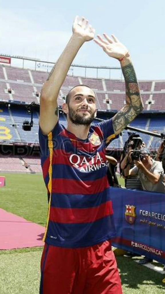FutboolFichajes's tweet photo. Aleix Vidal fue presentado como nuevo jugador del FC Barcelona. http://t.co/VewNmRUjGj