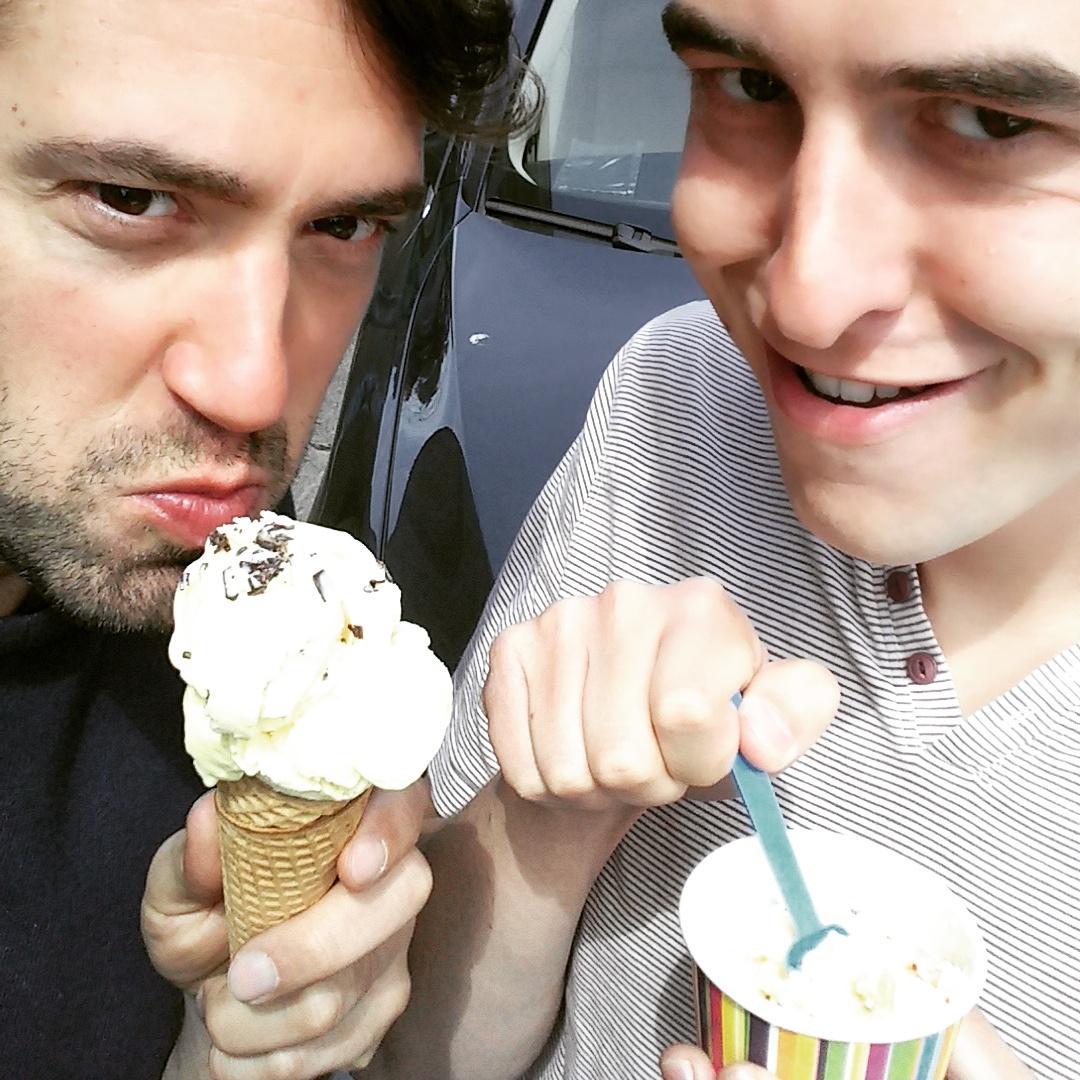 JustNathanBe's tweet photo. Straciatella banaan vs potje vanille. Merci @combell #combellisland http://t.co/Fx4ZmclMnR