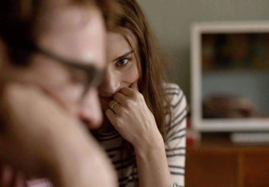 Сериалы для подростков. Дьявол, который ее укротил. Фильм она 2013 хоакин феникс. Дебра мессинг жених напрокат. Джессика зор кадры фильм.