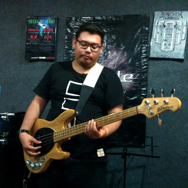 movingfans's tweet image. latihan Nov sebelum rekaman #Nov #PrologLangit #latepost