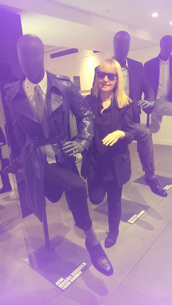 #EMEAchallenge penny doing her magic with #NewClubmasters 😃 <a href="/MSztabersk/">malgorzata sztabersk</a> @SGHJDunaway <a href="/shanearay/">Shanearay</a> <a href="/LUXclusives/">LUXury</a>