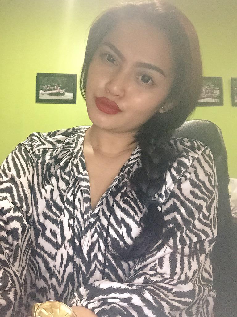 Selfie ah, mumpung masih cakep.