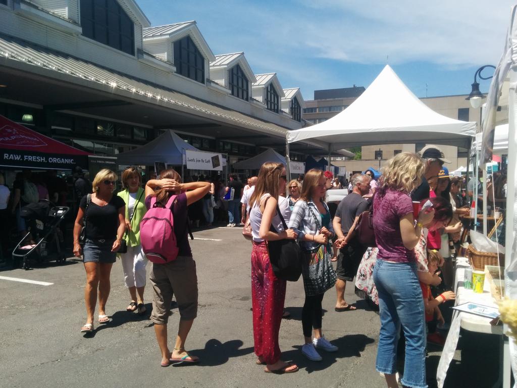 Amazing turn out <a href="/NiagaraVegFest/">Niagara VegFest</a> yesterday!
#nvf15