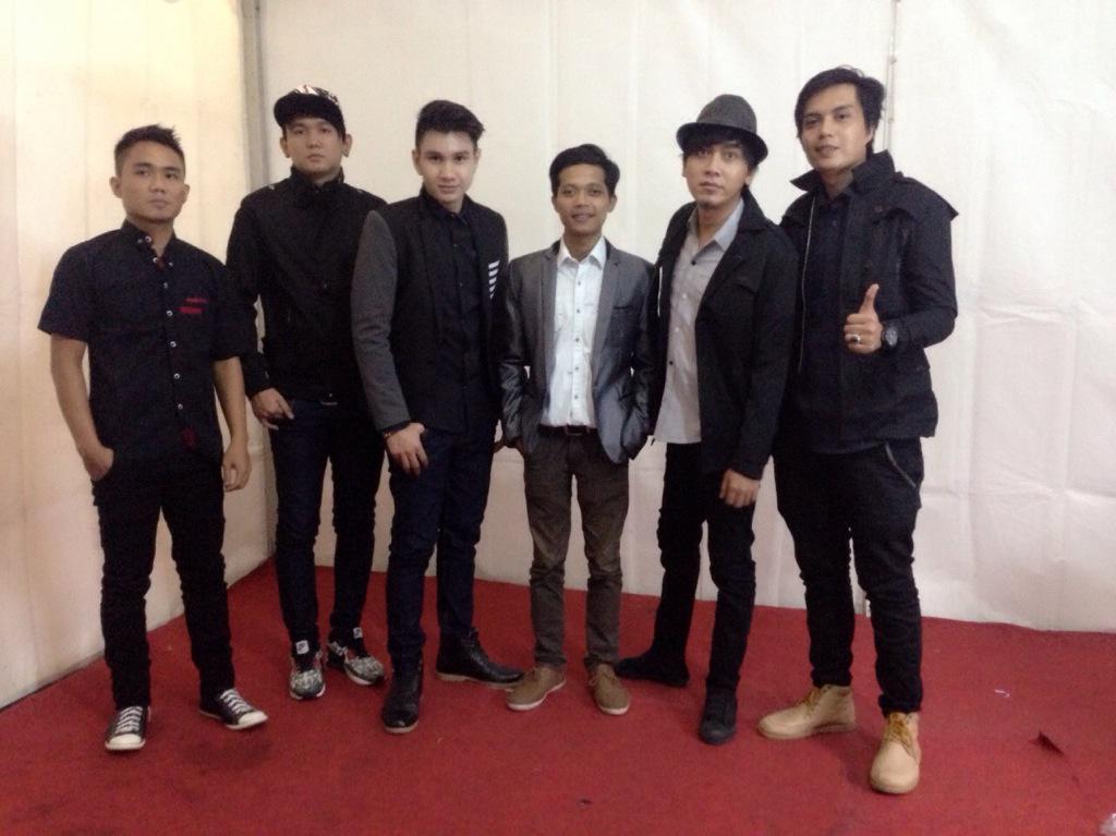 bandkangen_'s tweet photo. Jangan lupa saksikan @bandkangen_ malam ini di @SCTV_ Pkl 22.30 WIB mengenang alm Rinto Harahap http://t.co/YmfZNRkKgu
