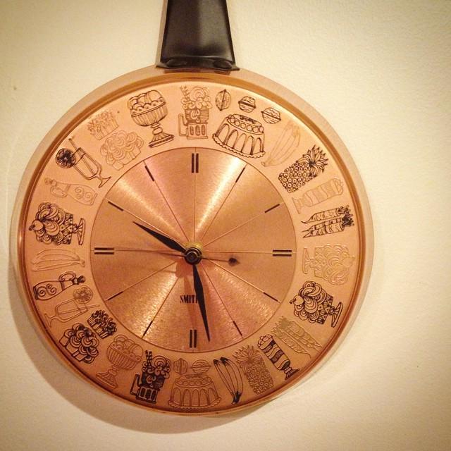 regretfactory's tweet image. By fortheloveofsallyvintage Detail pic of previous post #ftlos #smithsclock #copperclock #vintage #kitsch #kitchena…