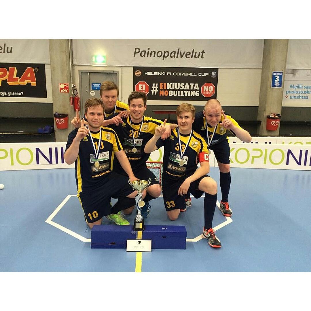 nissbacka's tweet image. Suomen mestarit! Ensimmäistä kertaa kokeiltiin tätä lajia, sehän oli ihan kivaa se. #sählysm #salibandy