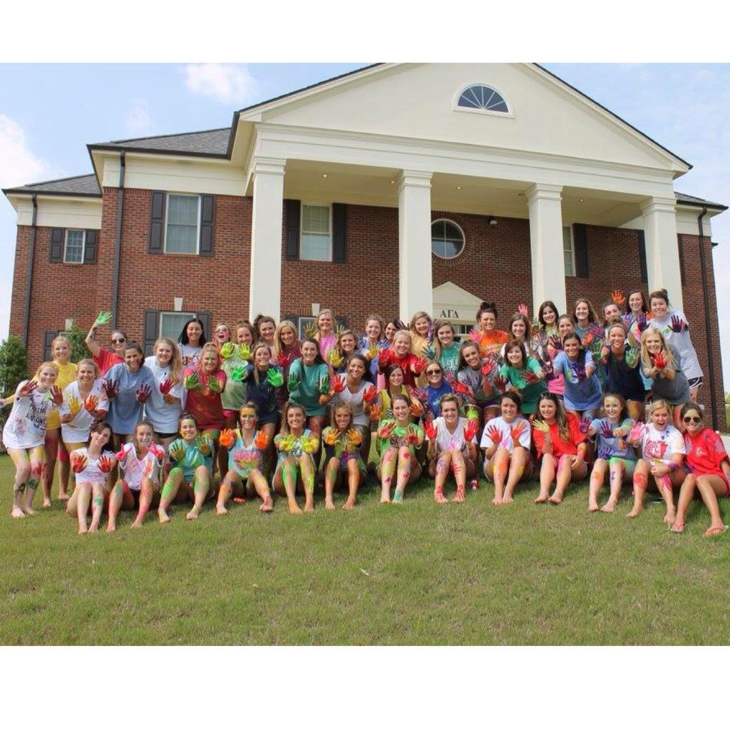 AstateAlphaGam's tweet photo. Summertime at ΑΓΔ with the company of sweet sisters! ☀️🎨 #gogamgogam #astaterush2k15 http://t.co/mCY3BZjAgr