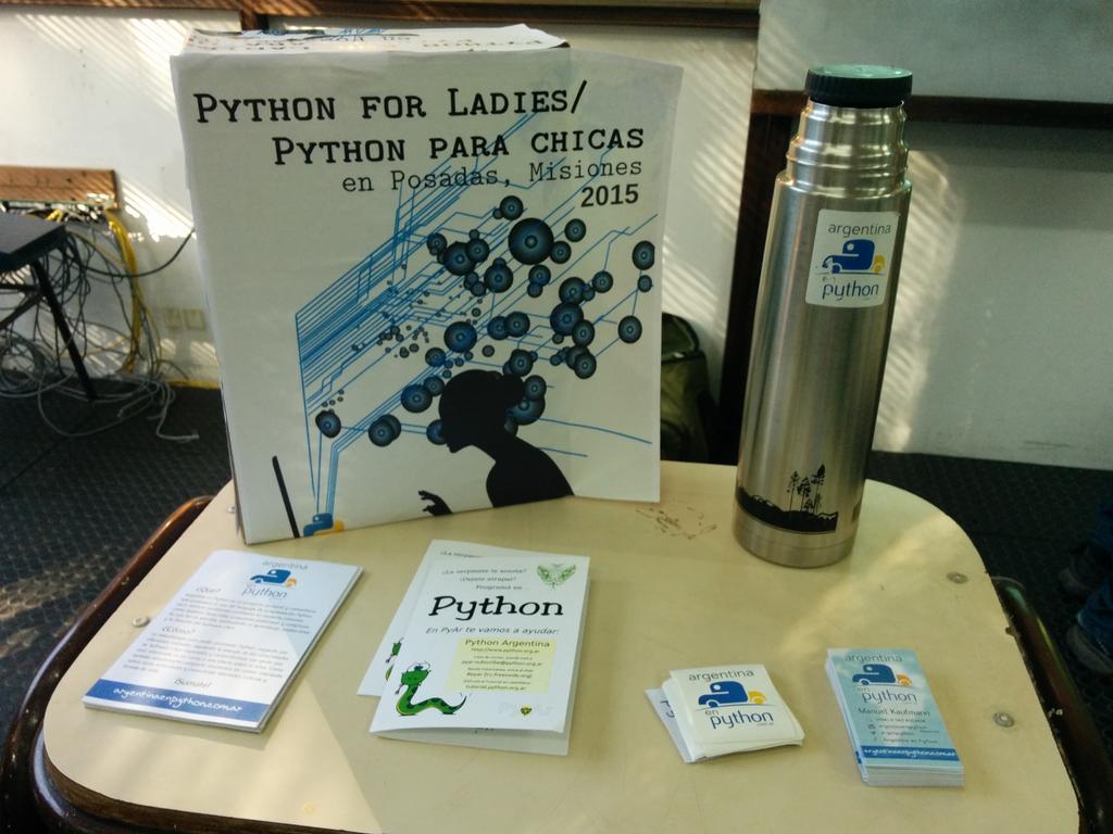 argenpython's tweet photo. En el curso de #PythonForLadies en Posadas, Misiones http://t.co/yQ7LWTA4Py