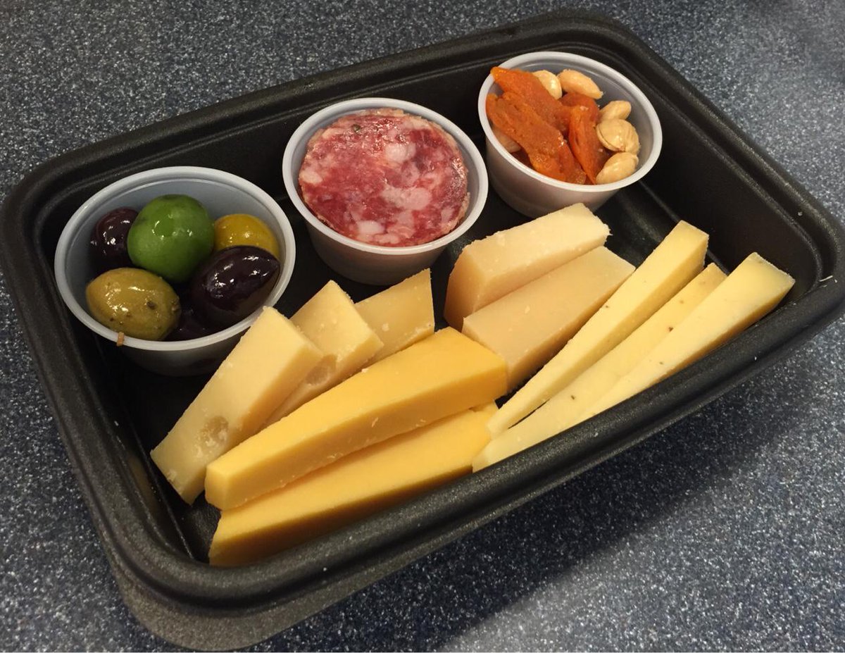 ArrowineInc's tweet photo. We've a very gouda cheese plate this month with Prima Donna, Truffle Noir, Ewephoria, and Smoked goudas. http://t.co/eLkI0DTDXd