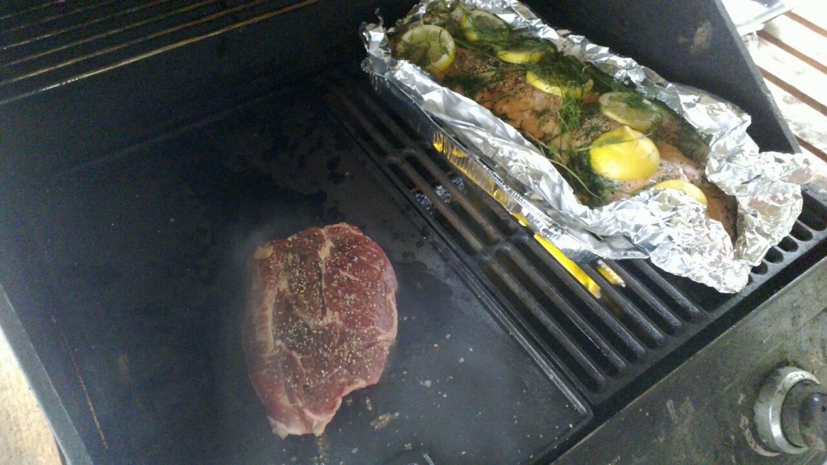 laitisentimo's tweet photo. Early #dinner and tennis. #foodcamp http://t.co/9xyTuOibxL