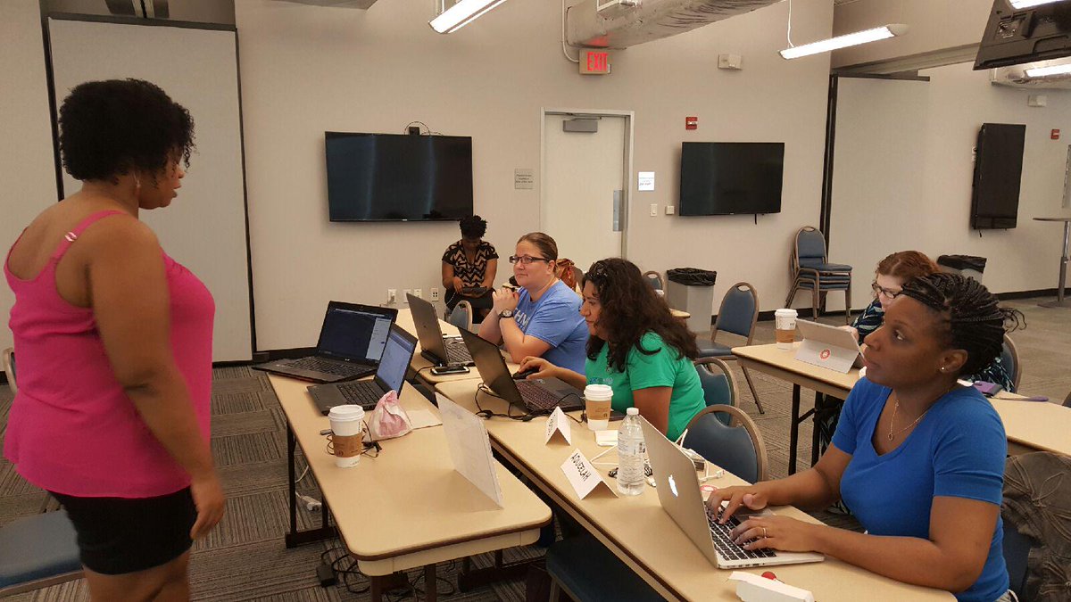gdihouston's tweet photo. Intro to HTML workshop today! #gdihouston @HouTechCenter http://t.co/mVWaxt2SXQ