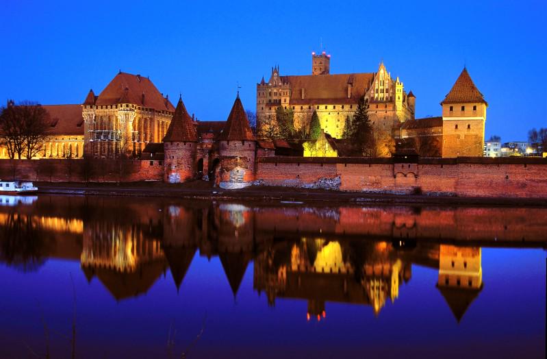 tt_holidays's tweet photo. Some beautiful pictures of Malbork's castle. http://t.co/LdIYKFC3Jf