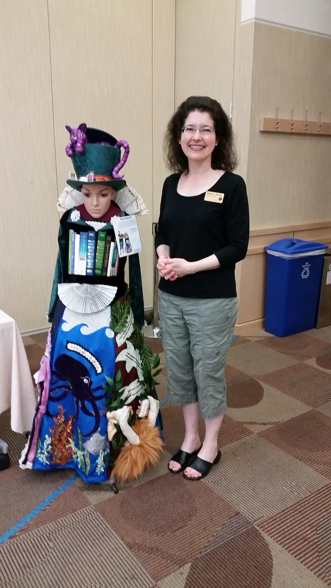 Valerie Gross Pres and CEO of <a href="/HoCo_Library/">HowardCountyLibrary</a> stopped by to say hello

#HowardCountyLibraryComicCon