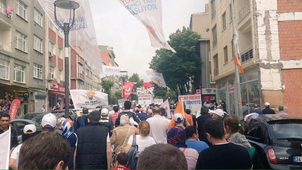 ElectionExchang's tweet photo. Our participants were distributed to all districts of Istanbul.We're watching the excitement of election. #EEP2015 http://t.co/igkT7QQt20