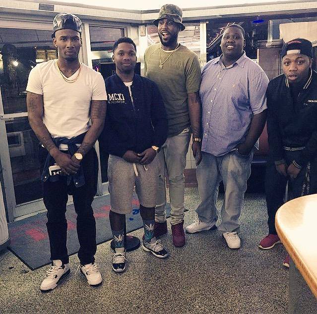 TheMovement513's tweet photo. You really can't tell a difference we like blood brothers @IamMikeRecoJr , @_RegularJoe_ @MarlyMar___ , @PDGs_FrankT http://t.co/pvNUflcyXz