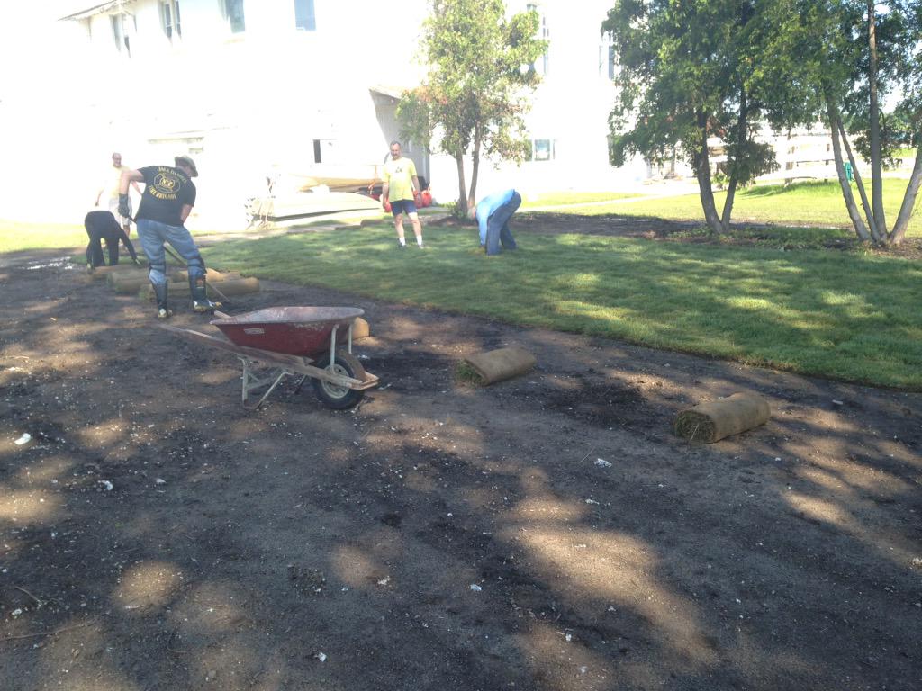 DetroitRowing's tweet image. 10 pallets of sod laid, thanks to dozens of volunteers!