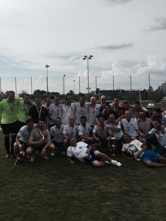 FCPerly's tweet photo. Perly-Certoux champion suisse pour la 2eme fois de suite !!! #vet30+ @proxifoot @lemanbleutv @DanielVisentini http://t.co/S29Fpf1hXp