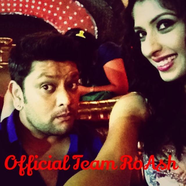 rohitnag9's tweet photo. Don't let anyone dull your Sparkle..##fun #onset #NachBaliye7 #Staplus #TeamRoash #TeamPinnacle http://t.co/Nzmjd5bPrk
