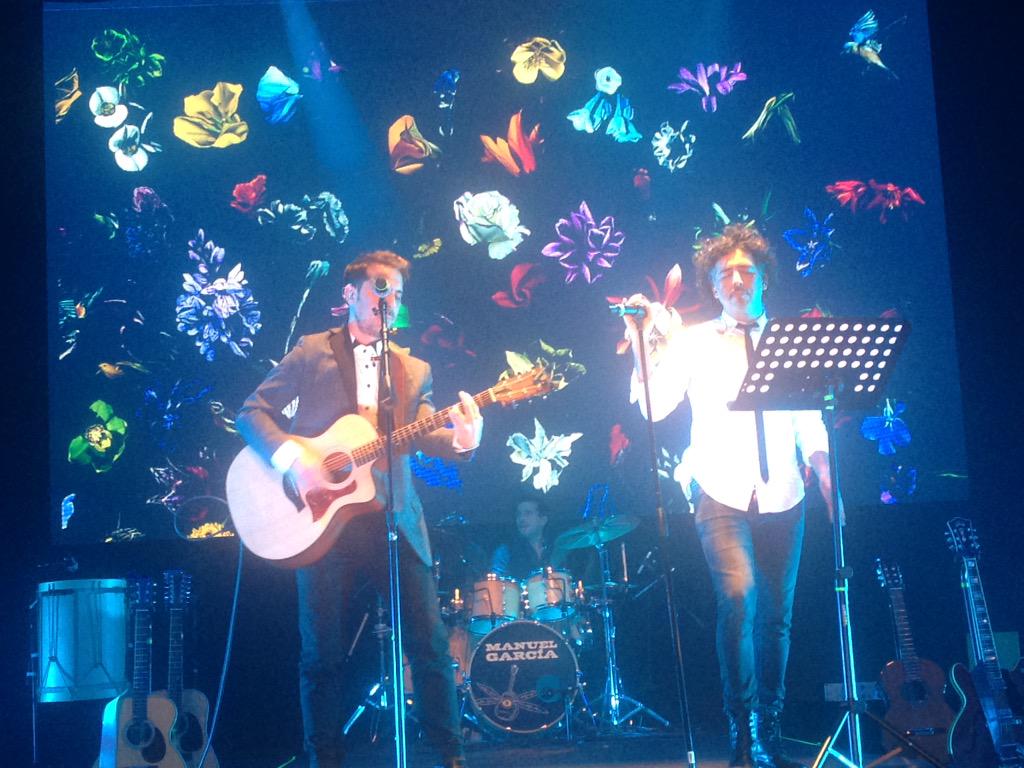 Barbol_rp's tweet photo. Como siempre una mágica noche, con su música y su presencia...gracias @manugarpez @tmlascondes #rodrigosantamaria http://t.co/REQ2rEW2Nd
