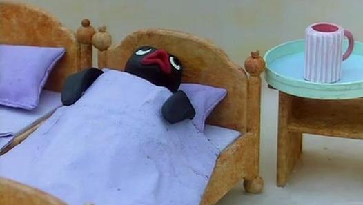 PinguReact's tweet photo. Cuando te acuestas borracho http://t.co/t8h1SDDCug