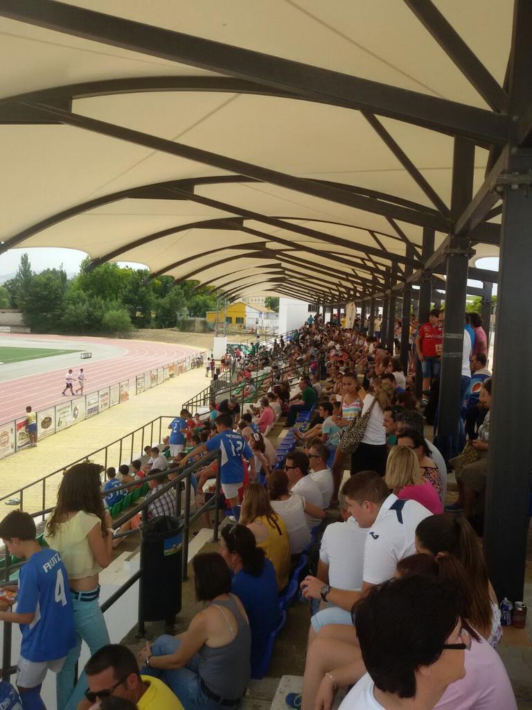 TACVillamartin's tweet photo. Sigue respirandose mucho fútbol en Villamartin... ESPECTACULAR AMBIENTE!!
No te lo puedes perder!! #4TACV http://t.co/rT08M0010c