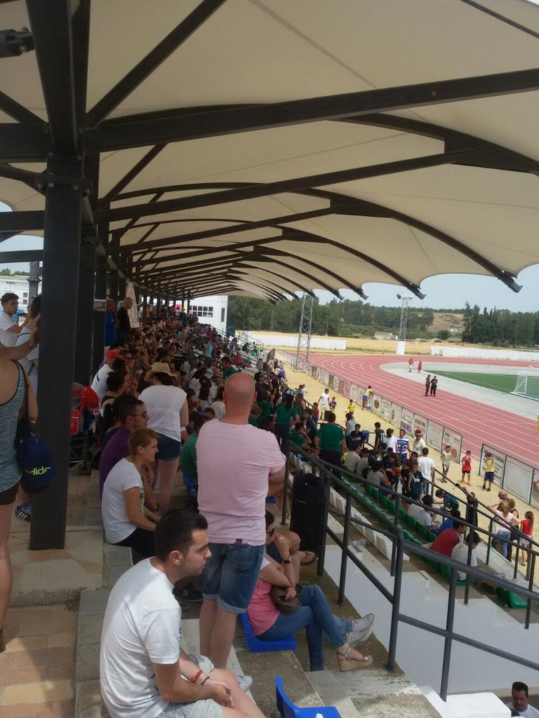 TACVillamartin's tweet photo. Sigue respirandose mucho fútbol en Villamartin... ESPECTACULAR AMBIENTE!!
No te lo puedes perder!! #4TACV http://t.co/rT08M0010c