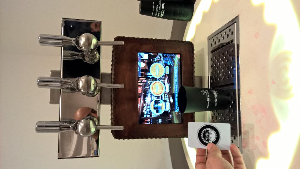mim_Armand's tweet image. #sputnik style beer! #hackandfly #Paris @BeMyAppFR @hackandfly #smartcase