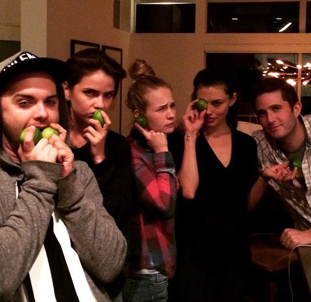 g0dzandm0nsterz's tweet photo. BUT MY FUCKING HEART!!!!! 😭😭😭 #bringbackTSC it makes me so happy they're all still close 💘 http://t.co/ekPNcukeBY