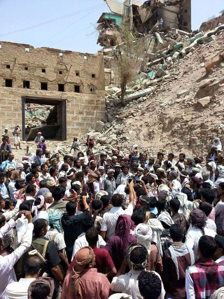 malekalyazidi's tweet photo. #شبوة
اليوم الشيخ صالح بن فريد العولقي من امام ركام بيته يعاهد المجاميع ويقول اننا مستمرون في معركتنا حتئ تحريرالجنوب http://t.co/VG7QRm4iXg