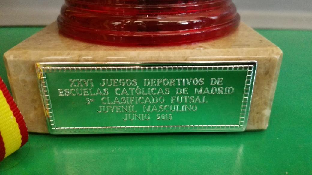 JuvenilAtocha's tweet photo. El premio al esfuerzo de todo el año. Terceros de Madrid en categoría Juvenil.

#SomosUno
@VirgendeAtocha http://t.co/CMoo0IMuLP