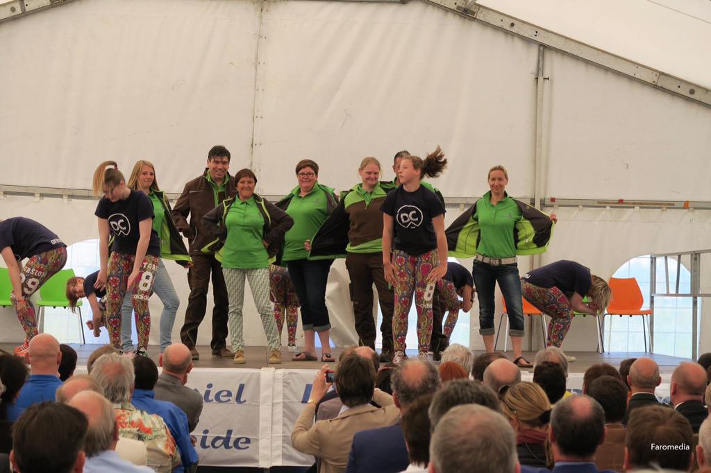 DynamiCrewK's tweet photo. Een eer om te dansen op de officiële opening van Ganzeweide in @gem_Koksijde én voor minister Ben Weyts! http://t.co/Sxg2qPgLtC