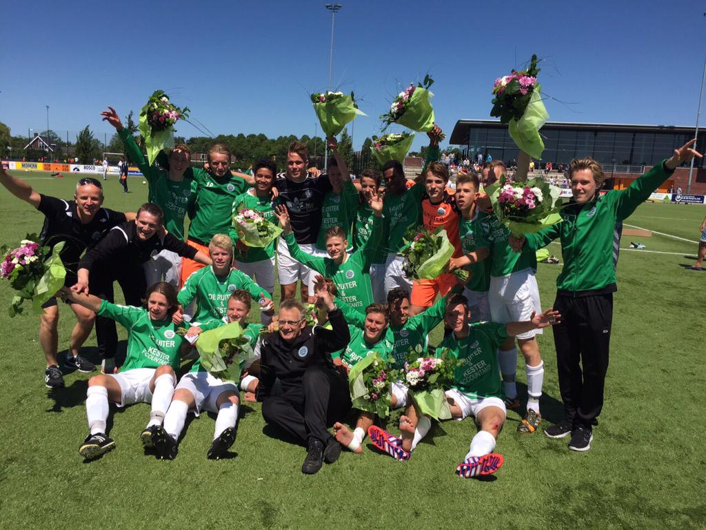 Westlandia's tweet photo. Gefeliciteerd mannen van de B1! http://t.co/JJ2MZ3GW5x