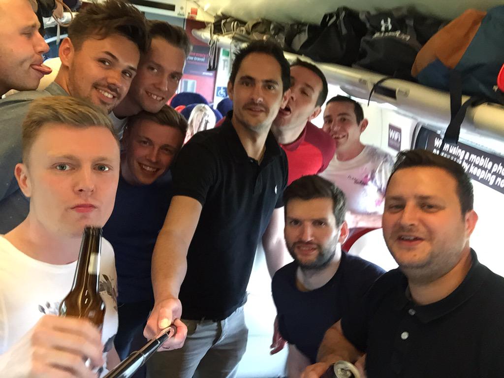 southgyleafc's tweet photo. Team trip too Newcastle 🍻
#celebrations #promotion #yesitsaselfystick http://t.co/mqg0amBdlb
