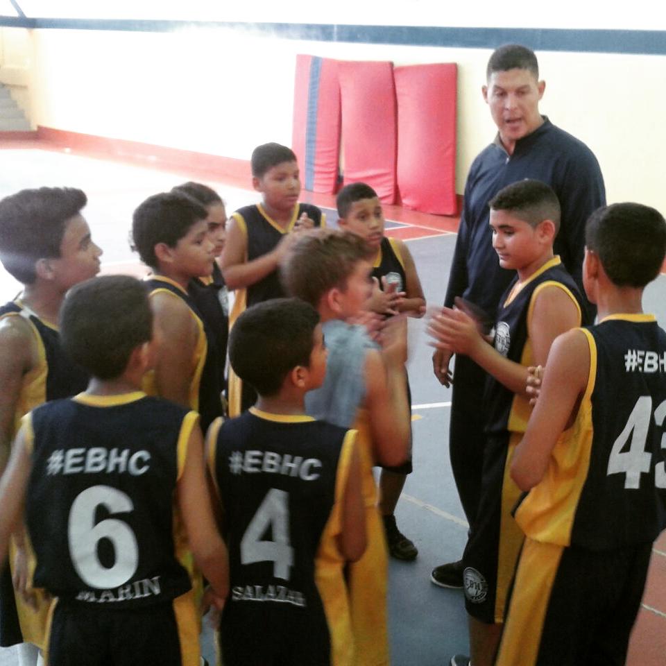 EscuelaDbasketC's tweet photo. Ayer vencimos a la Escuela de Baloncesto Los Luises de Lara con marcador de 39x6 en nuestra 1era participación #EBHC http://t.co/x9A3V4h6w4