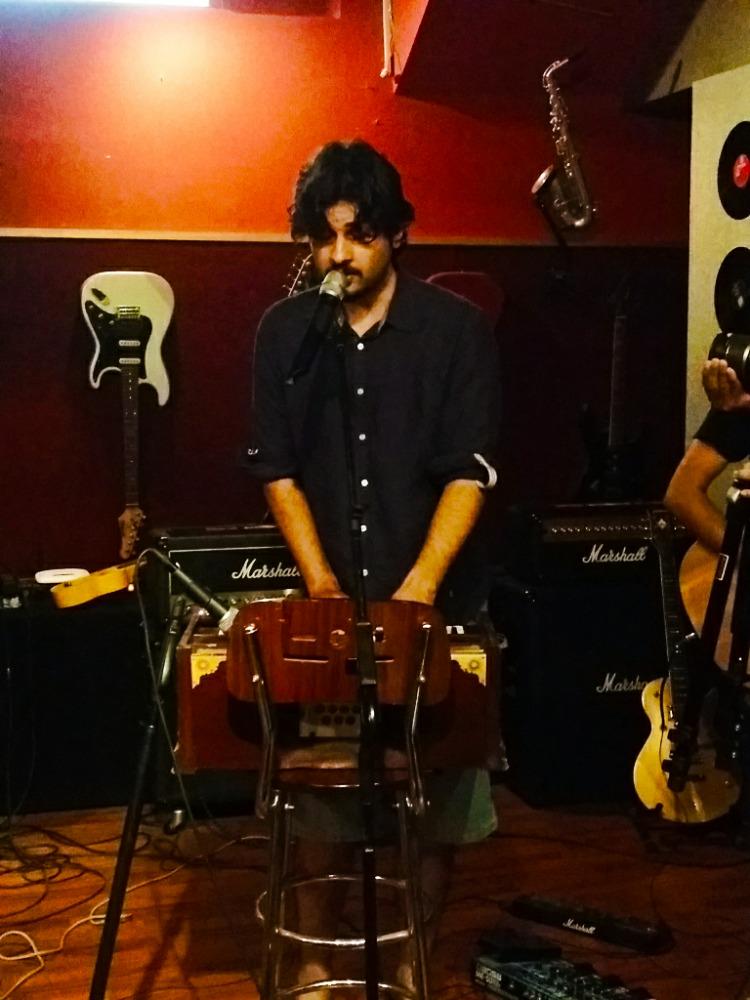 BaseRockLive's tweet photo. @nadirshahzad26 gives us a preview of whats in store for tmrw. #SikandarKaMandar #patari #baserockcafe #karachi http://t.co/1ZJgrG6msw