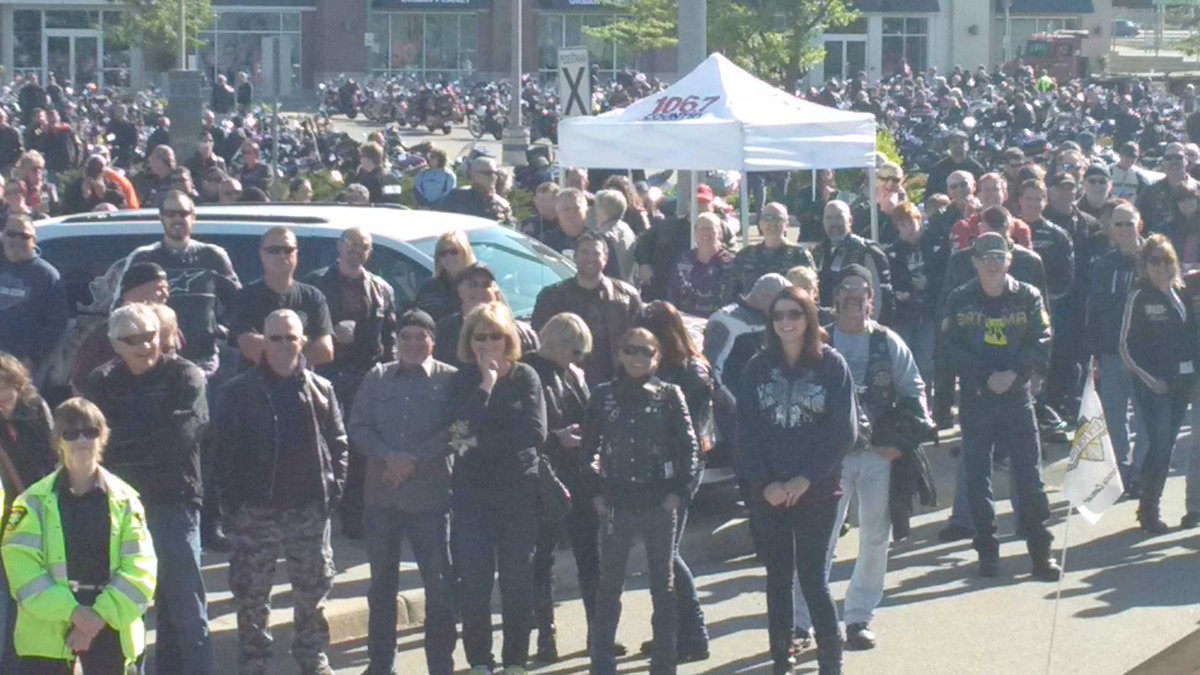 EventsOntario's tweet image. aMAzing turnout!  The @GrandRiverMRFD had 600+ #WRAwesome riders!  http://t.co/rqMGWAwP64" mt @berryonline #differencemakers
