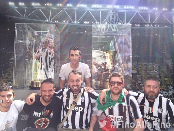 juventusfc's tweet photo. Siete a Berlino? Passate a trovarci e provate il nostro @JuveTwMirror! #UCLFinal #FinoAllaFine http://t.co/fBbjqiorRF