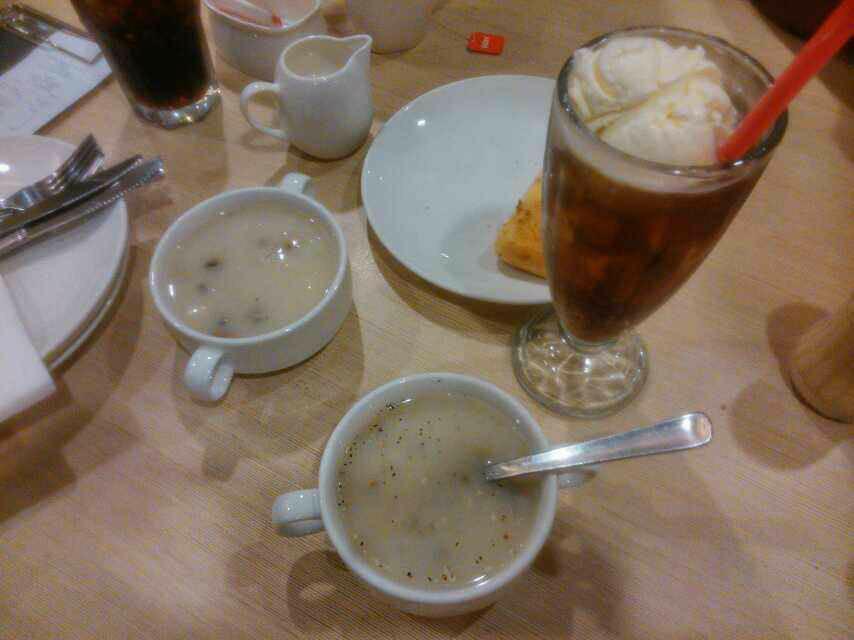 Dsree On Twitter Pizza Zzzzz Pizza Hut In Ulu Tiram Johor Https T Co Mhe8octfkl Http T Co Zxuqowc3wu