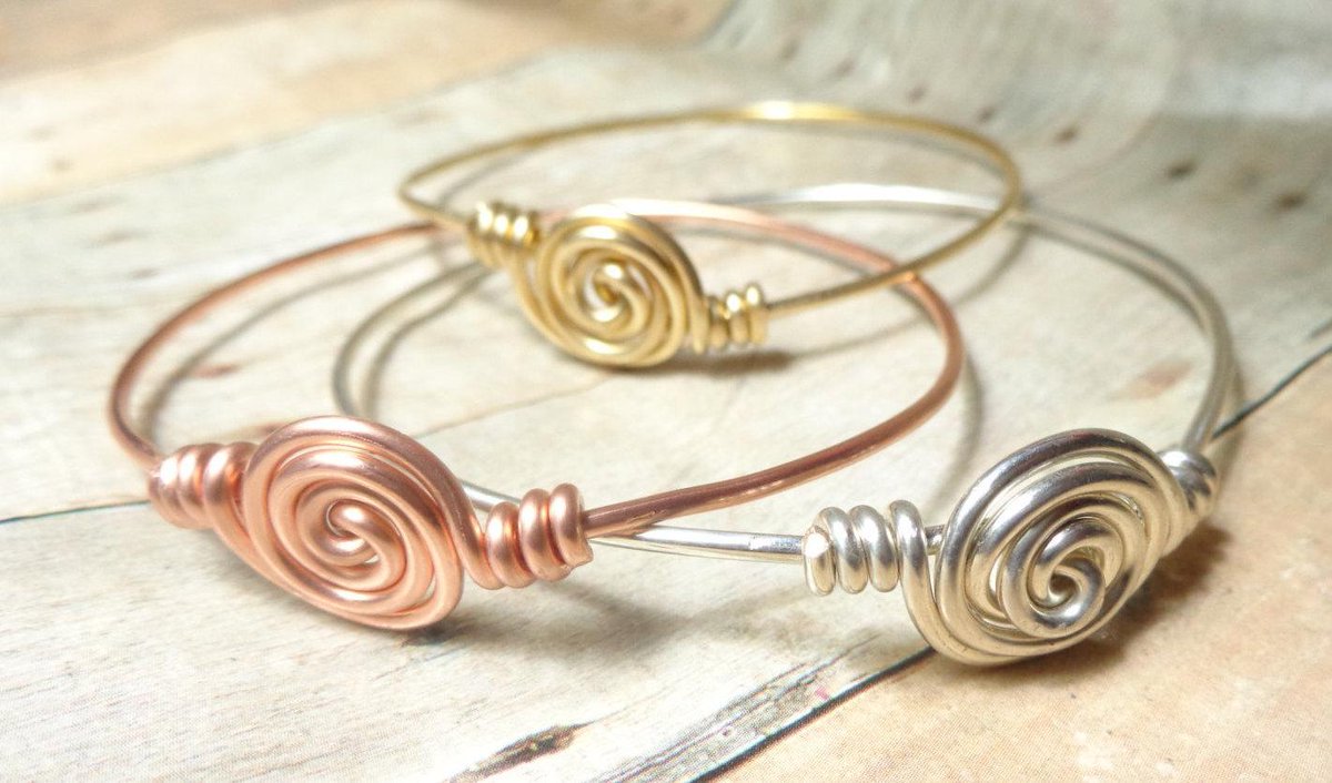 donkatcha's tweet image. Thin Silver Bracelet, Silver Stack Bracelet, Wire Wrapped Bangle, Si… etsy.com/listing/212464… #etsymntt #StackBangle